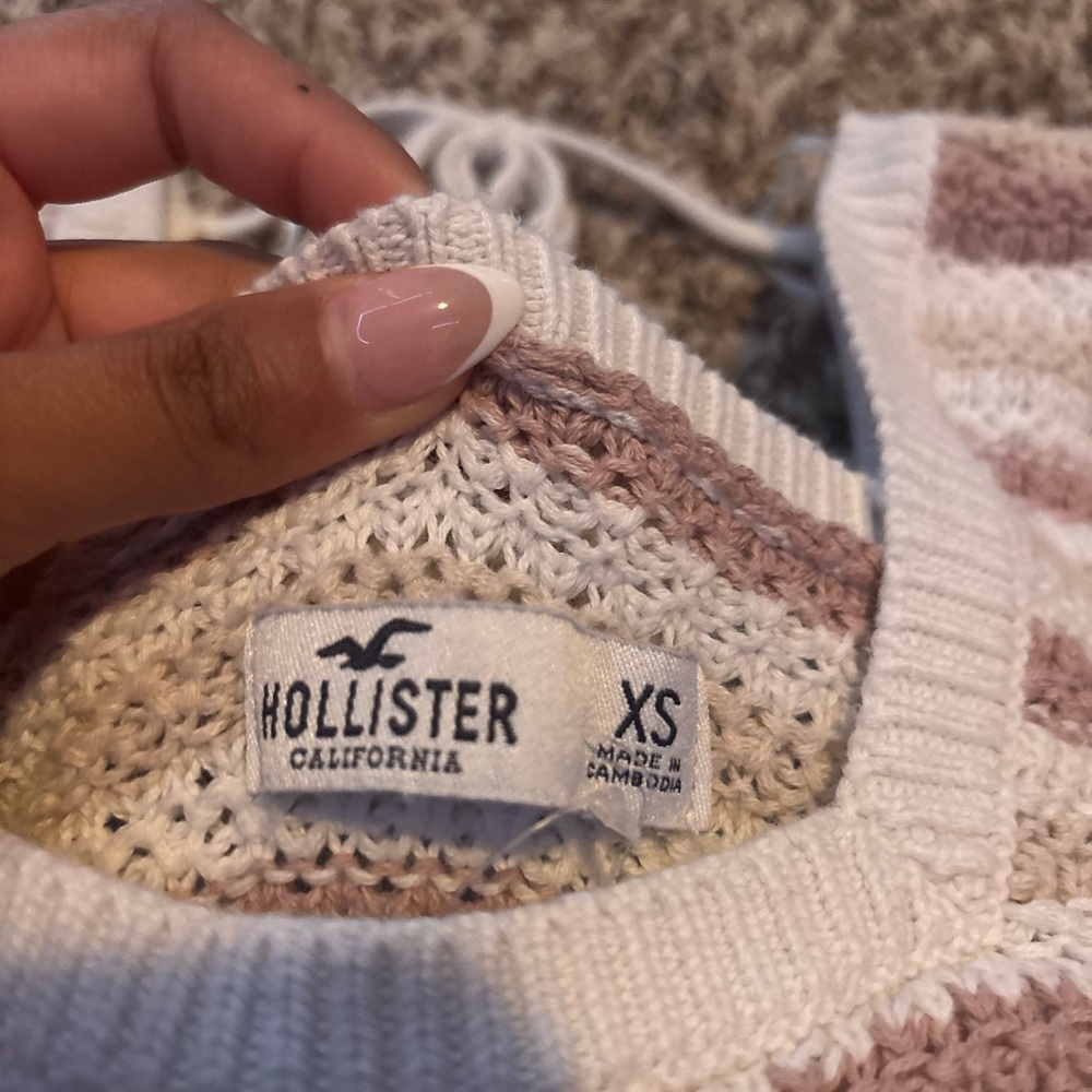 Hollister White and Pink Crew Neck Sweater Cozy Knit